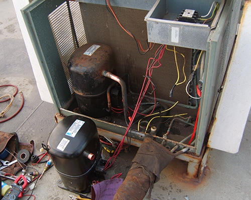 Ice machine and air conditioning